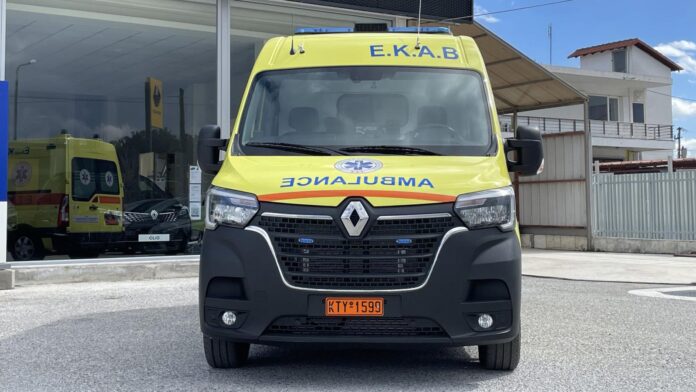 as8enoforo Ασθενοφόρο του ΕΚΑΒ στην Κάτω Αχαΐα μετά τον τραυματισμό νεαρού με αεροβόλο όπλο