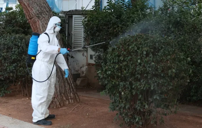 Έκτακτοι ψεκασμοί στη Γλυφάδα μετά από κρούσμα του ιού του Δυτικού Νείλου