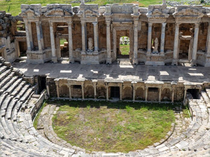 draft-4036-pexels Η «Άλκηστις» του Δημήτρη Καραντζά στην Επίδαυρο
