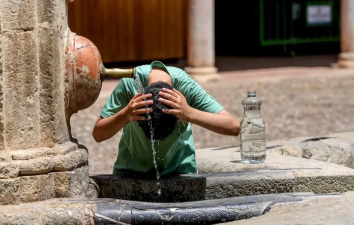 Καύσωνας έως 43°C: Γιατί η δίψα δεν είναι πάντα σημάδι αφυδάτωσης