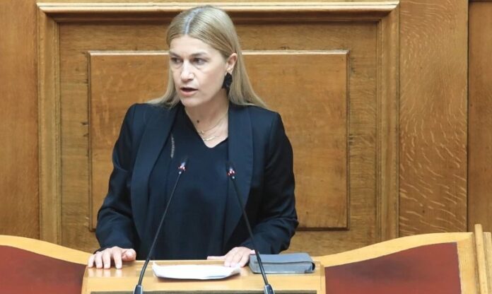 Αυστηρή μεταναστευτική πολιτική στην ΕΕ — η θέση της Σέβης Βολουδάκη