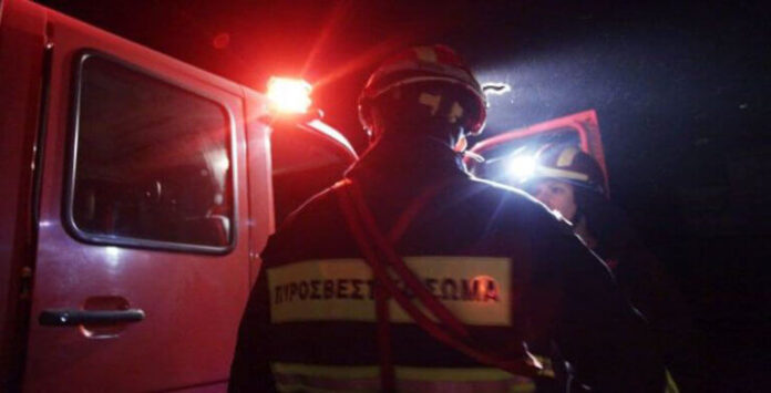 Άλιμος: Φωτιά σε υπόγειο καταστήματος — Εκκενώθηκε πολυκατοικία